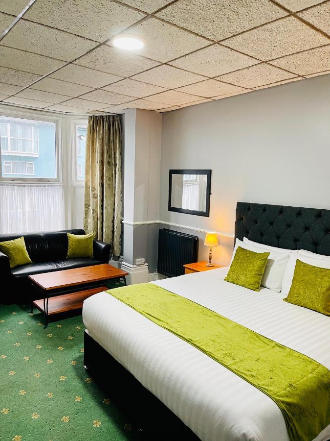 Palm Court Hotel 3*