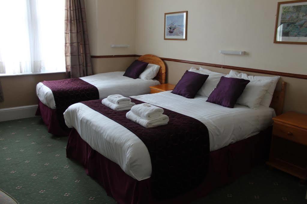 Palm Court Hotel 3*
